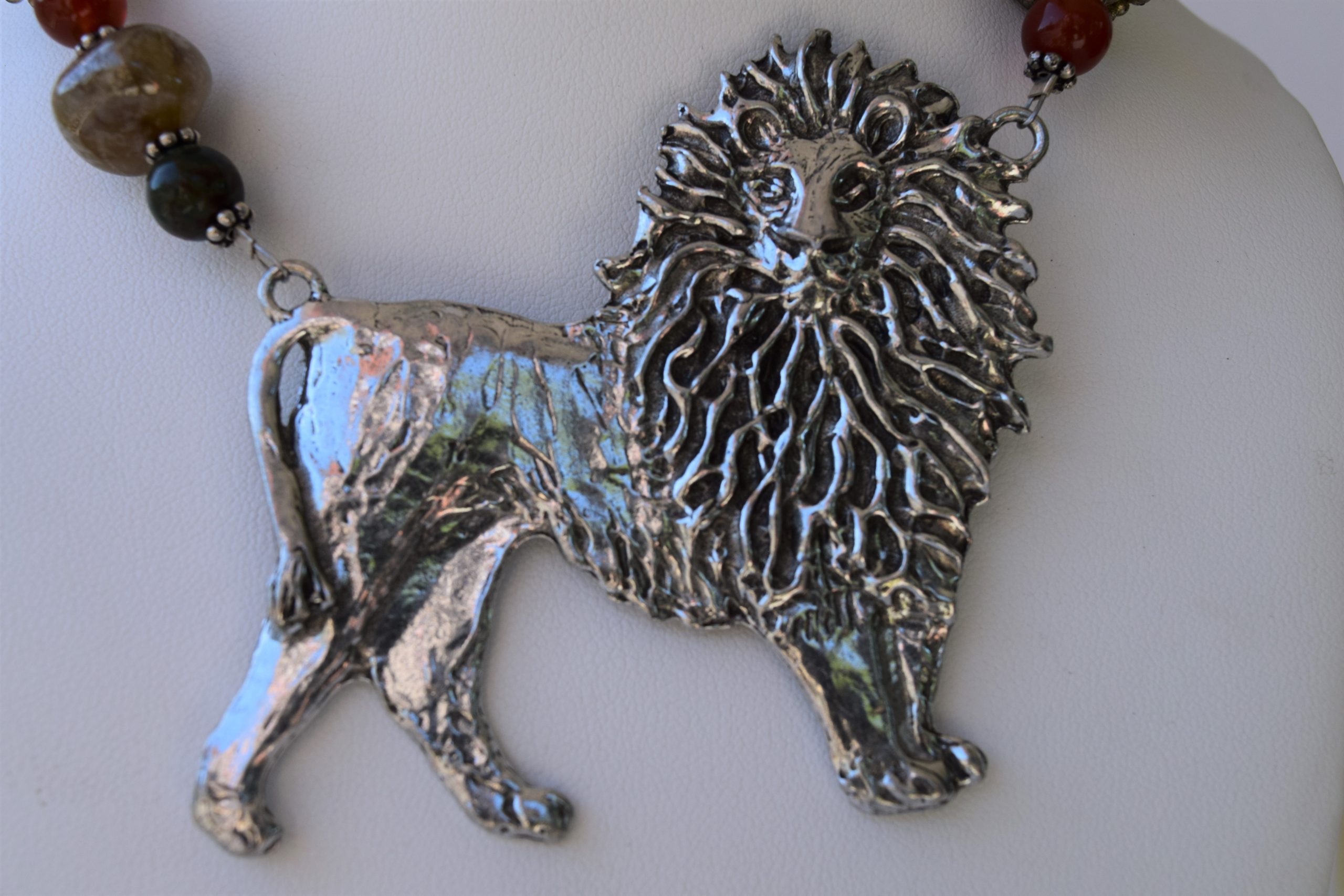 majestic-pewter-lion-necklace-unique-pewter